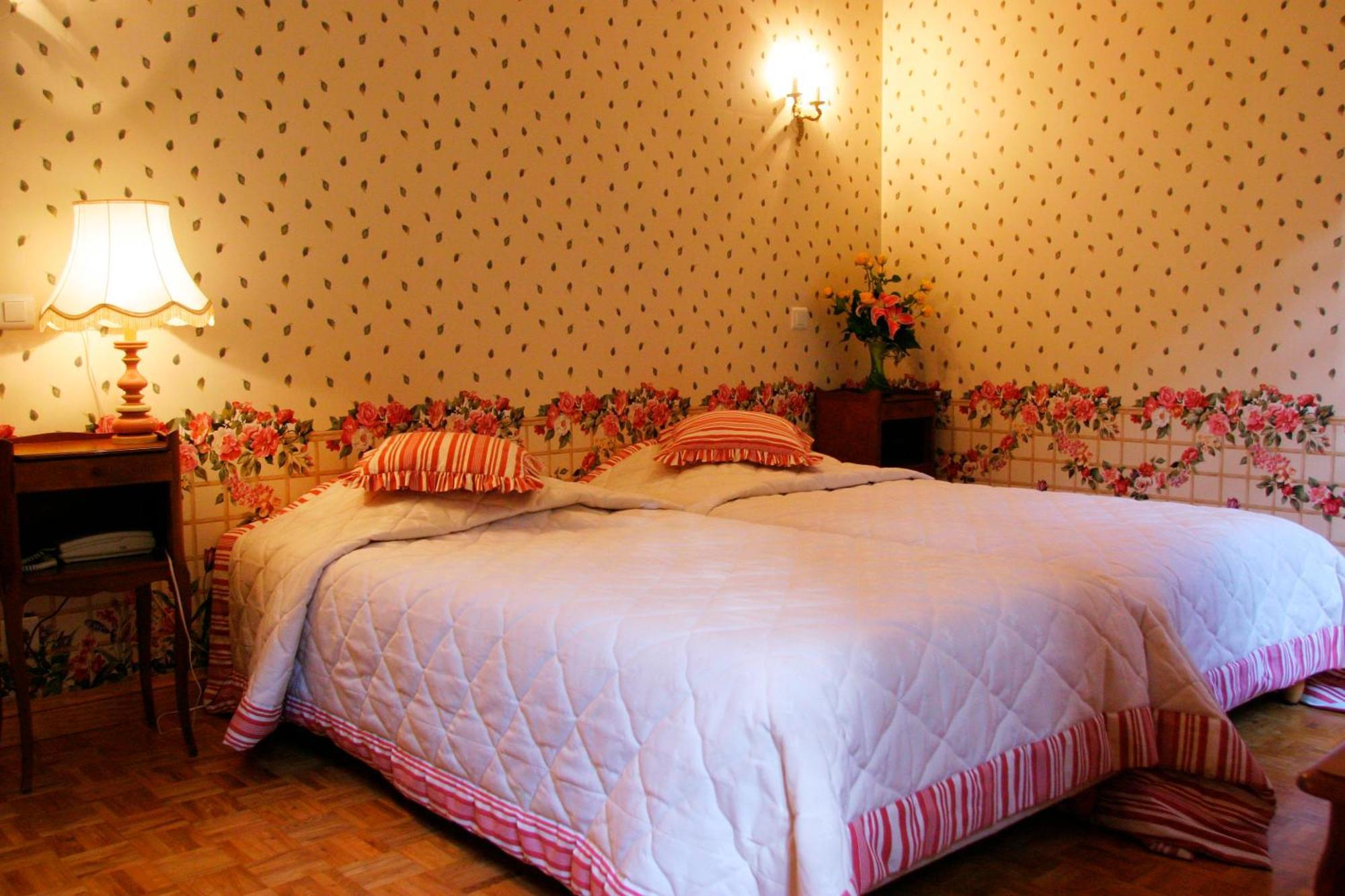 Logis Hostellerie Du Grand Duc Hotel Restaurant Gincla Quarto foto