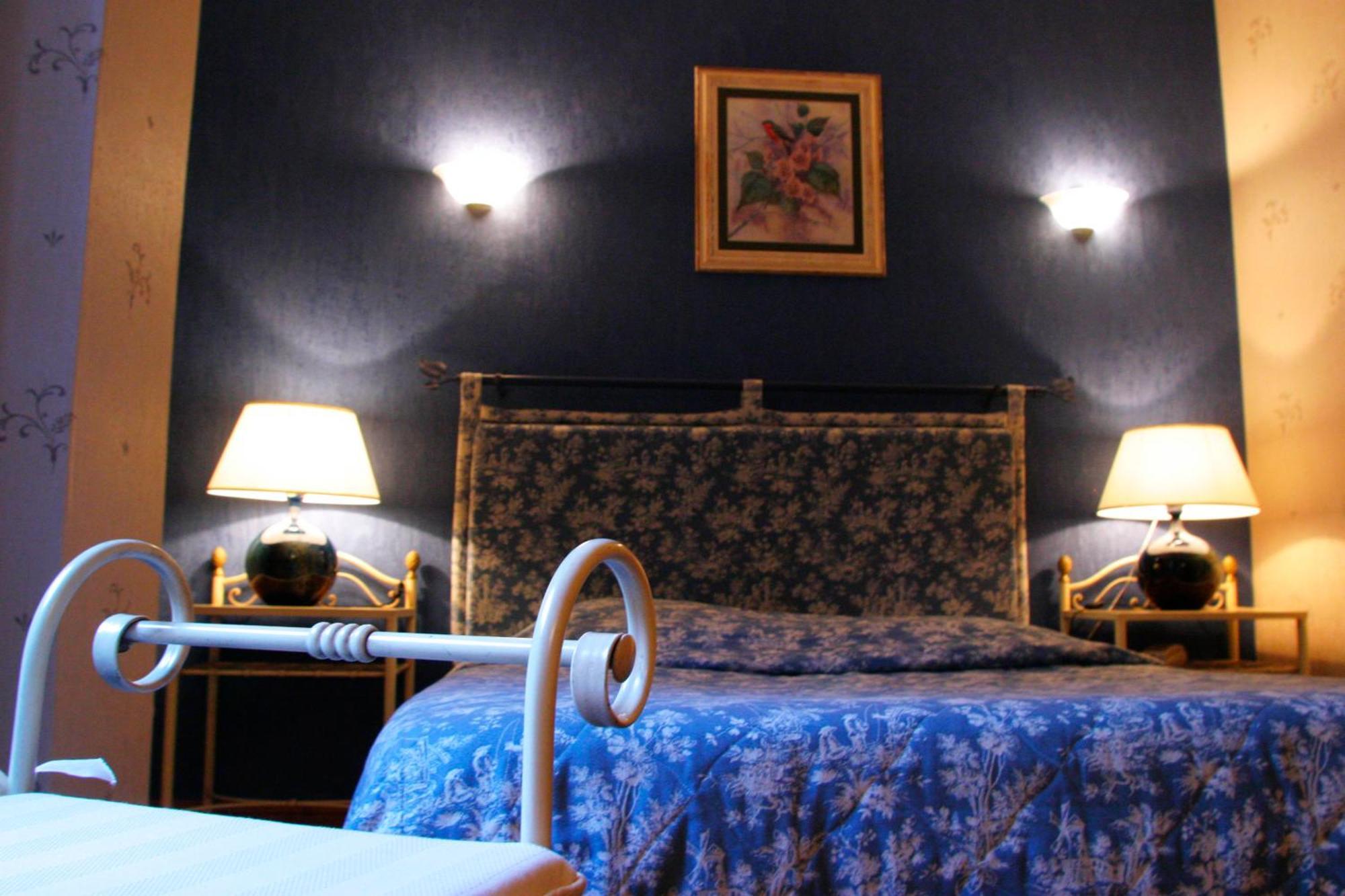 Logis Hostellerie Du Grand Duc Hotel Restaurant Gincla Quarto foto